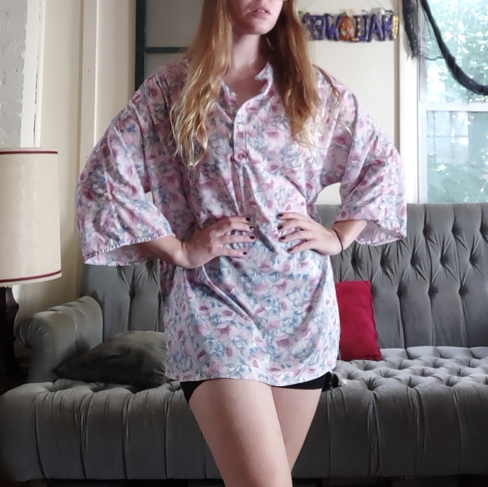 Vintage floral Ship n' Shore shirt satin soft!